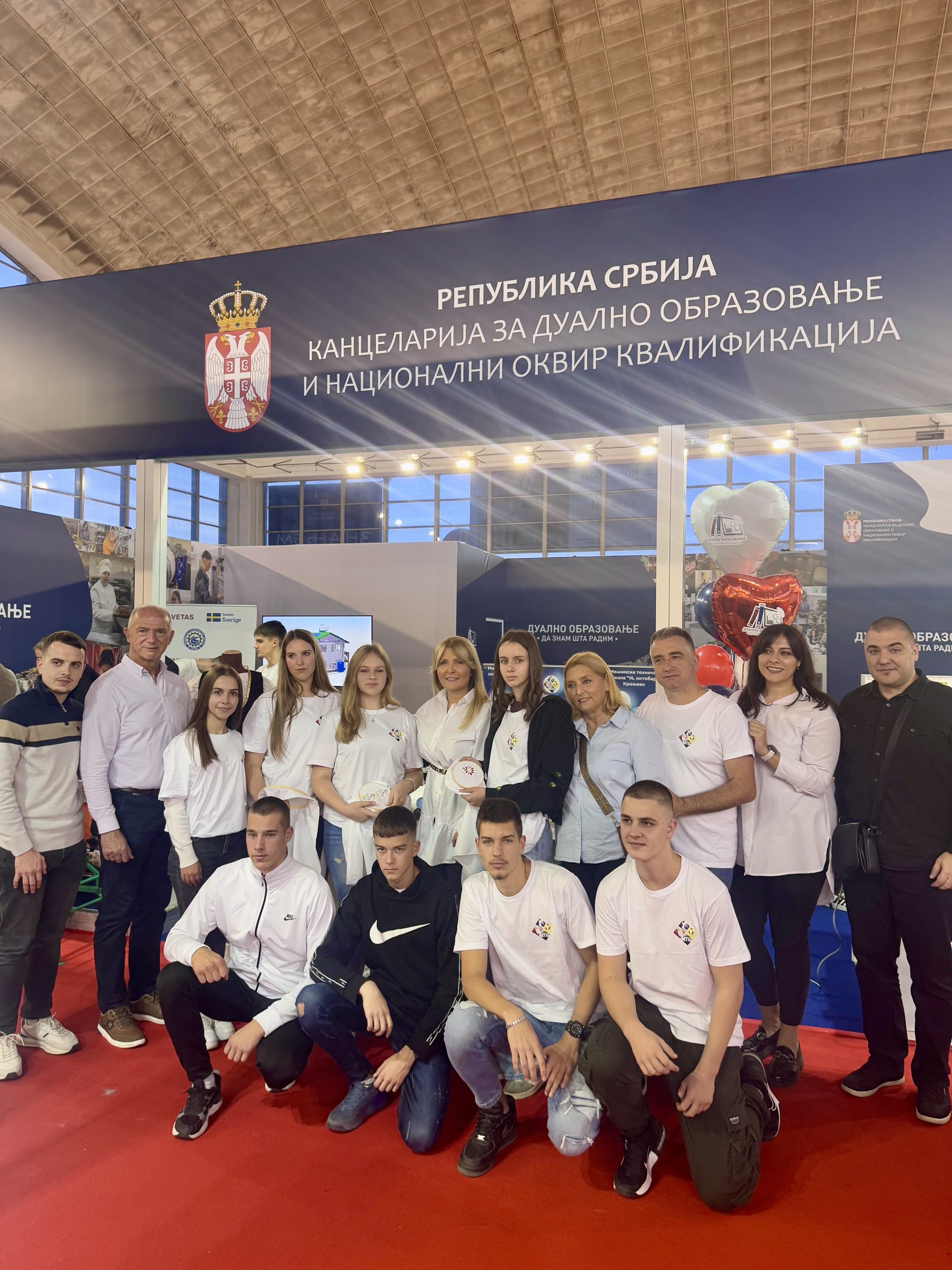 МЛАДОСТ КОЈА ГРАДИ БУДУЋНОСТ – ДУАЛНО ОБРАЗОВАЊЕ У ПУНОМ СЈАЈУ НА 54. САЈМУ ОБРАЗОВАЊА!