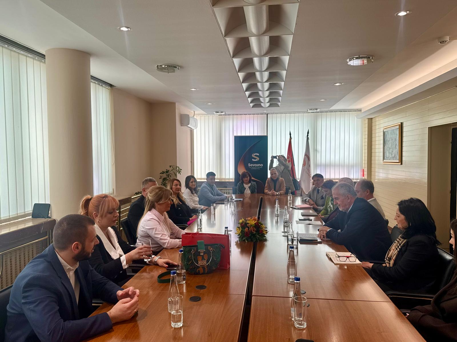 У СЕВОЈНУ У ВАЉАОНИЦИ БАРКРА ОДРЖАНА ПРОМОЦИЈА НАЦИОНАЛНОГ МОДЕЛА ДУАЛНОГ ОБРАЗОВАЊА И НАЦИОНАЛНОГ ОКВИРА КВАЛИФИКАЦИЈА