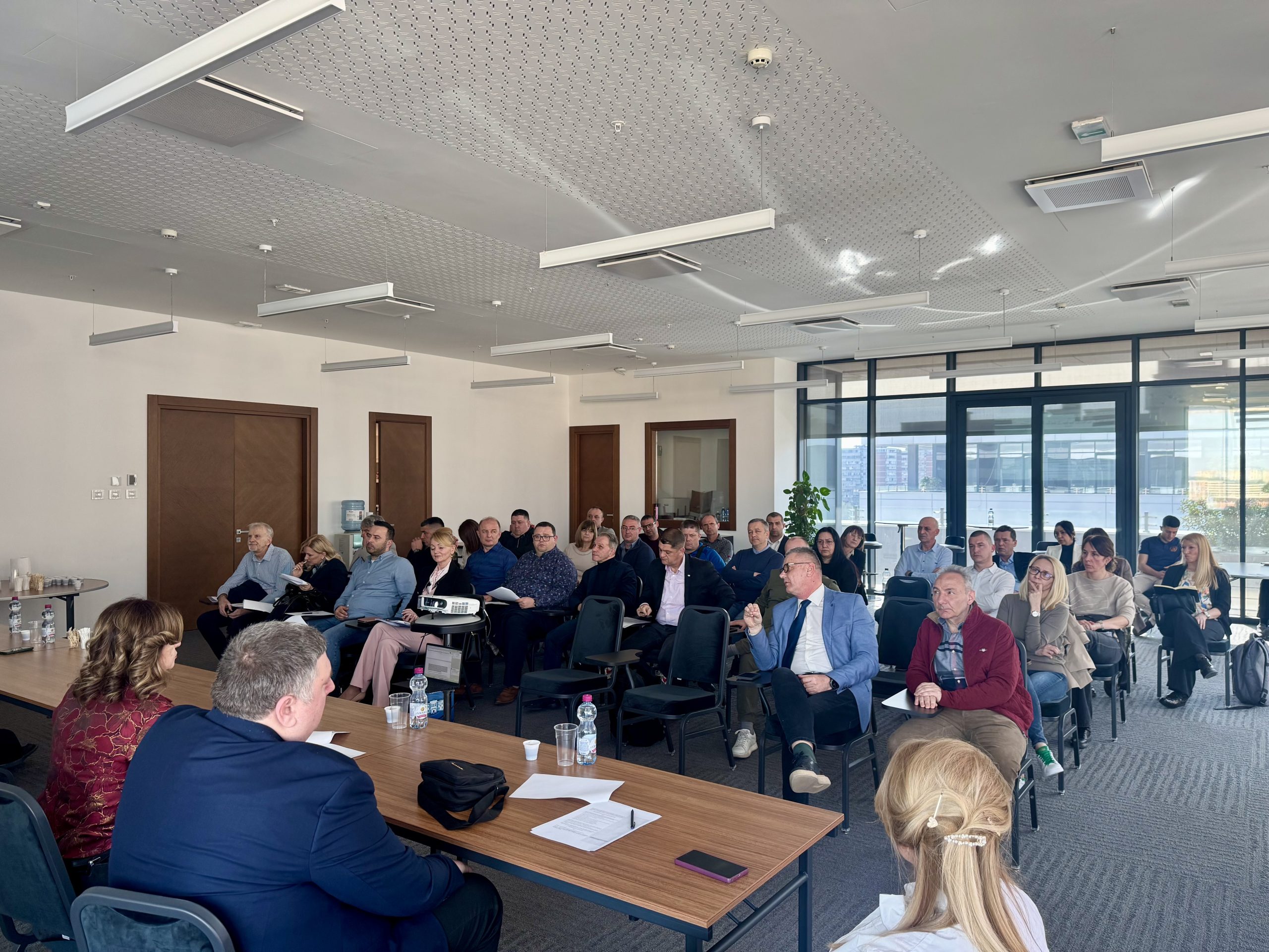 ОДРЖАН ДРУГИ САСТАНАК РАДНЕ ГРУПЕ ЗА ИЗРАДУ НАЦРТА УРЕДБЕ О БЛИЖИМ УСЛОВИМА ЗА СТИЦАЊЕ СТАТУСА И НАЧИНУ РАДА ТРЕНИНГ ЦЕНТАРА