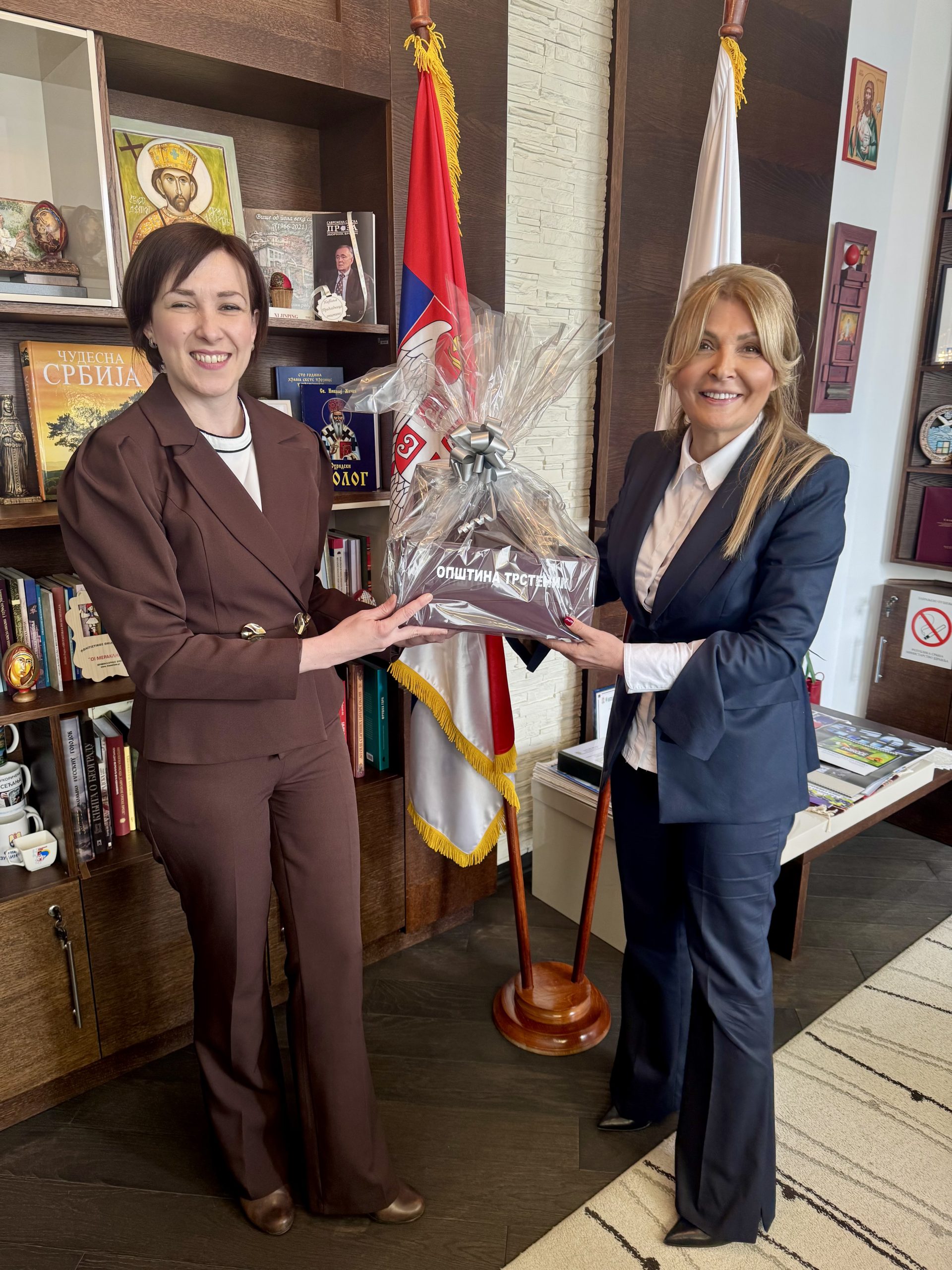 РАДНИ САСТАНАК У ТРСТЕНИКУ: ЈАЧАЊЕ САРАДЊЕ ПРИВРЕДЕ И ОБРАЗОВАЊА